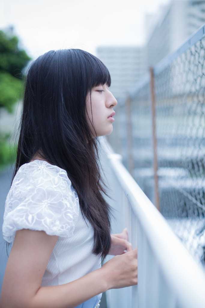 高清日本清纯美女铃木茜音户外图片图集