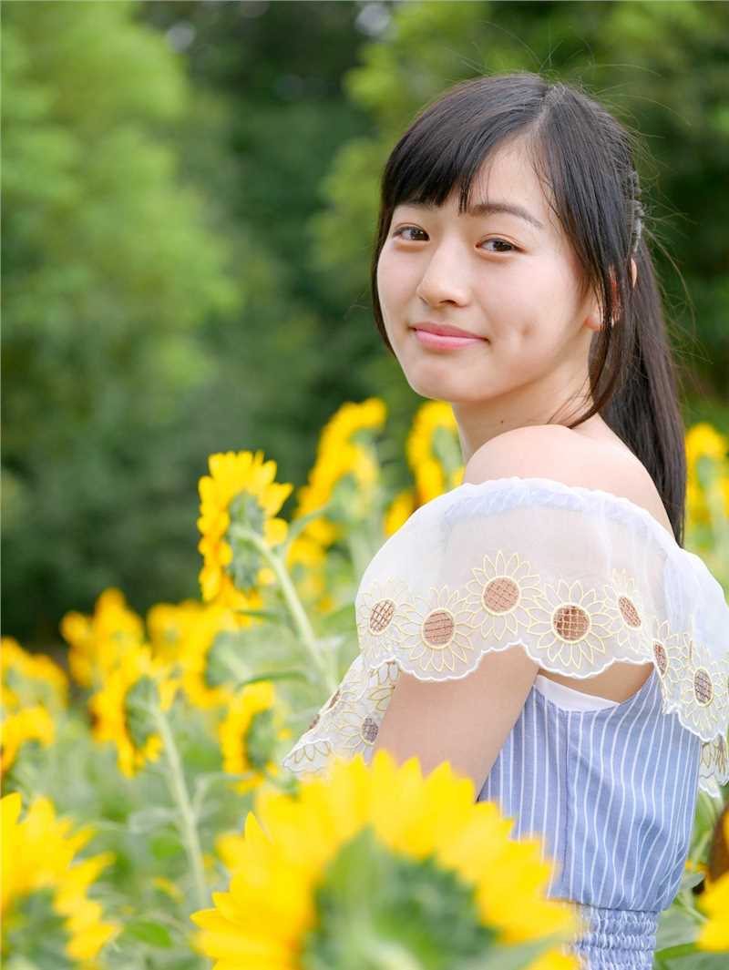 高清日本清纯美女铃木茜音户外图片图集