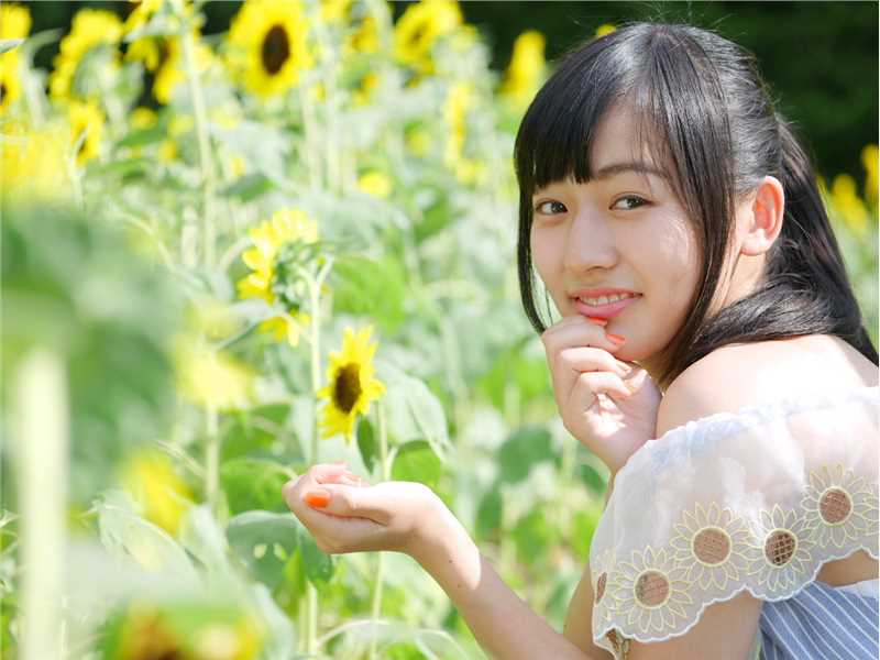 高清日本清纯美女铃木茜音户外图片图集