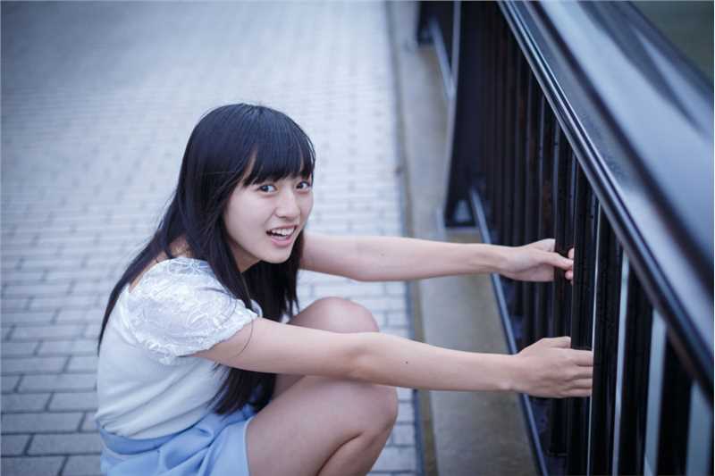 高清日本清纯美女铃木茜音户外图片图集