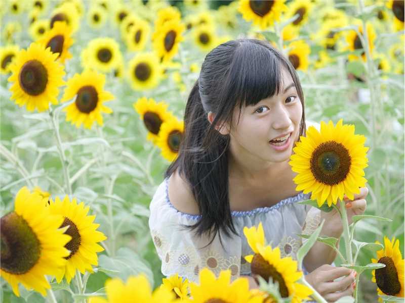 高清日本清纯美女铃木茜音户外图片图集