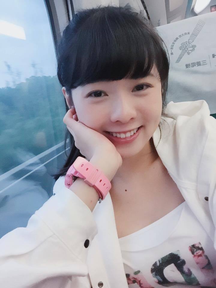 优质清纯氧气美女简廷芮美图欣赏图片