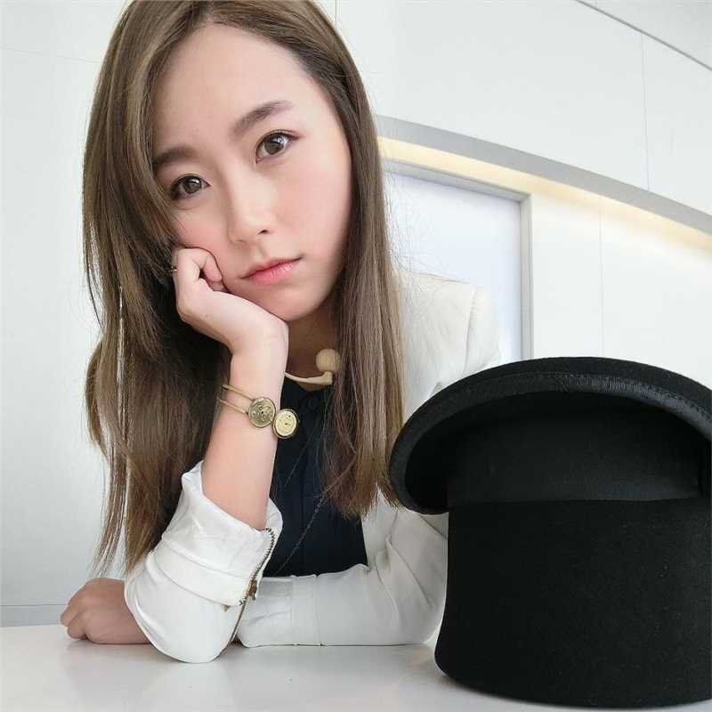 最新美女魔术师何颖璇清纯图片图集