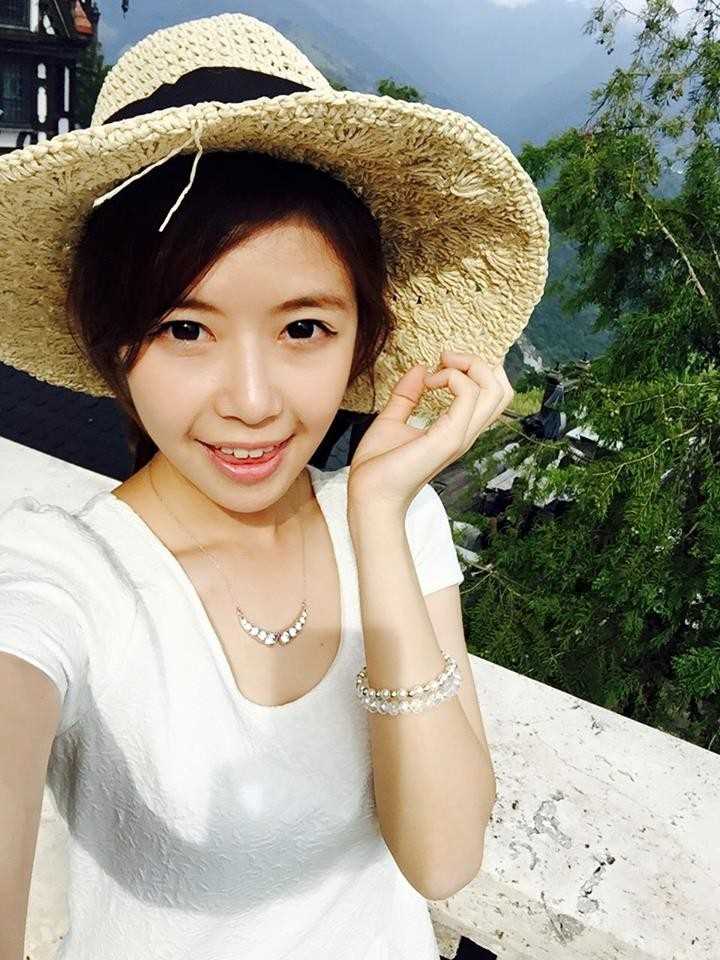 优质大学清纯美女林妤臻私拍图片相册