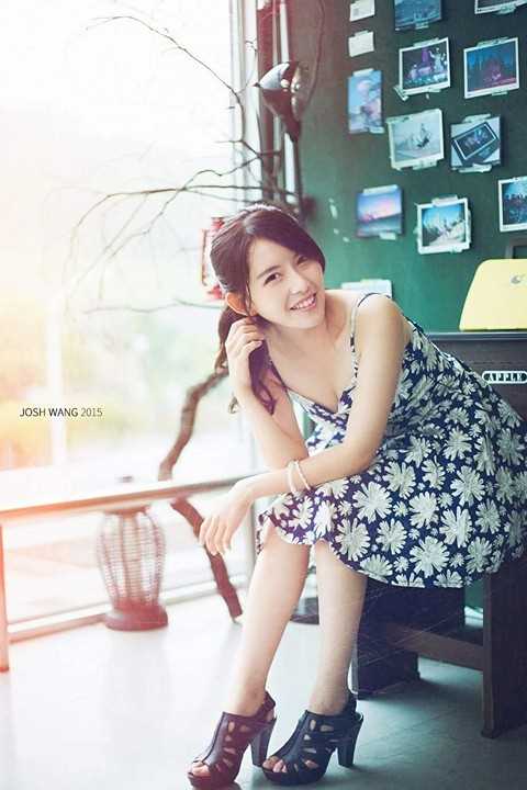 优质大学清纯美女林妤臻私拍图片相册