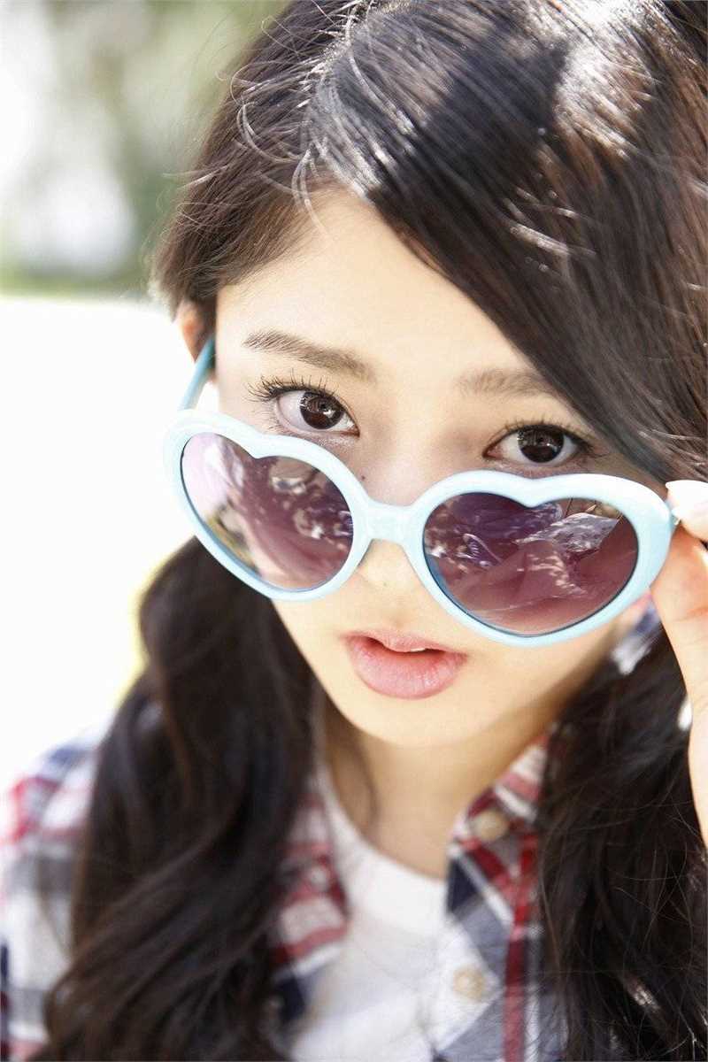 日本清纯美少女铃本美愉私拍