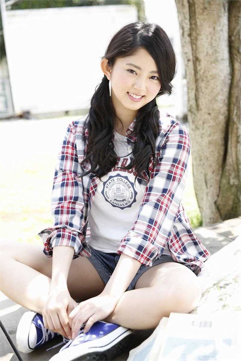 日本清纯美少女铃本美愉私拍