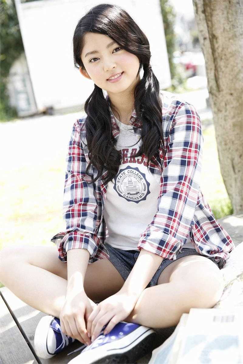 日本清纯美少女铃本美愉私拍