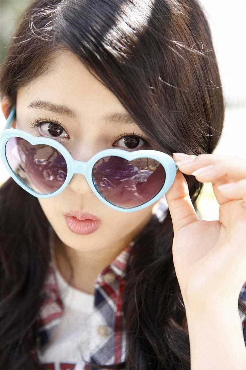 日本清纯美少女铃本美愉私拍