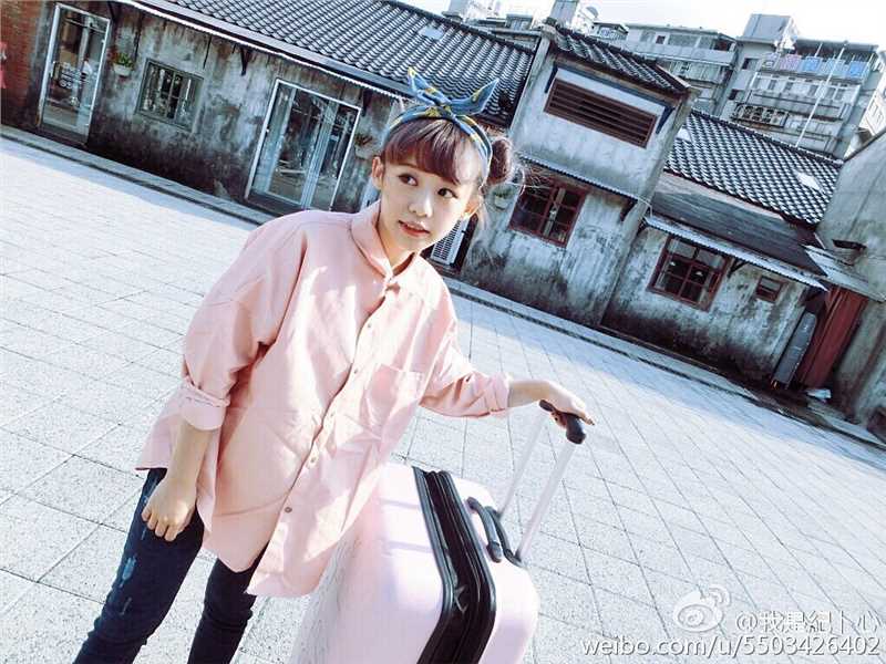 最新台湾中学生女神纪卜心清纯壁纸