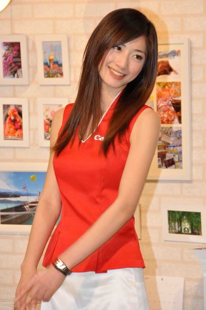 最全台湾空姐美女蔡涵宜Emily清纯图片相册