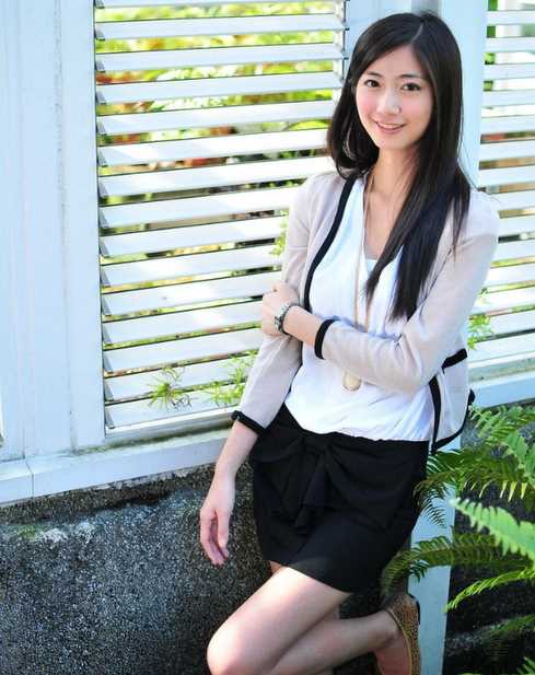 最全台湾空姐美女蔡涵宜Emily清纯图片相册