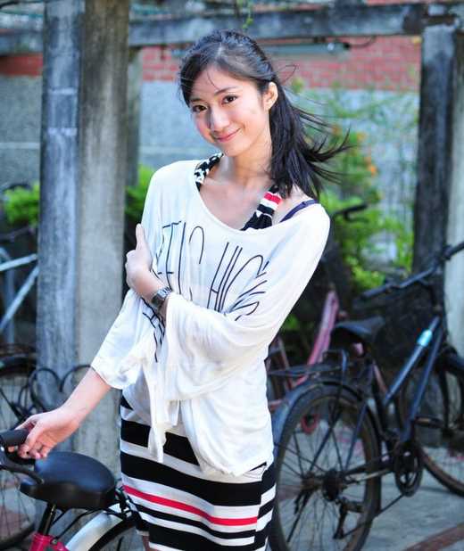 最全台湾空姐美女蔡涵宜Emily清纯图片相册