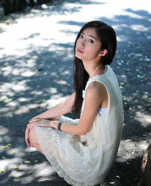 最全台湾空姐美女蔡涵宜Emily清纯图片相册