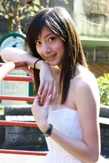 最全台湾空姐美女蔡涵宜Emily清纯图片相册