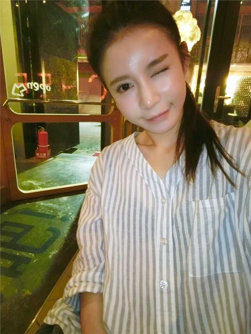 网拍女神陈滢安清纯图集