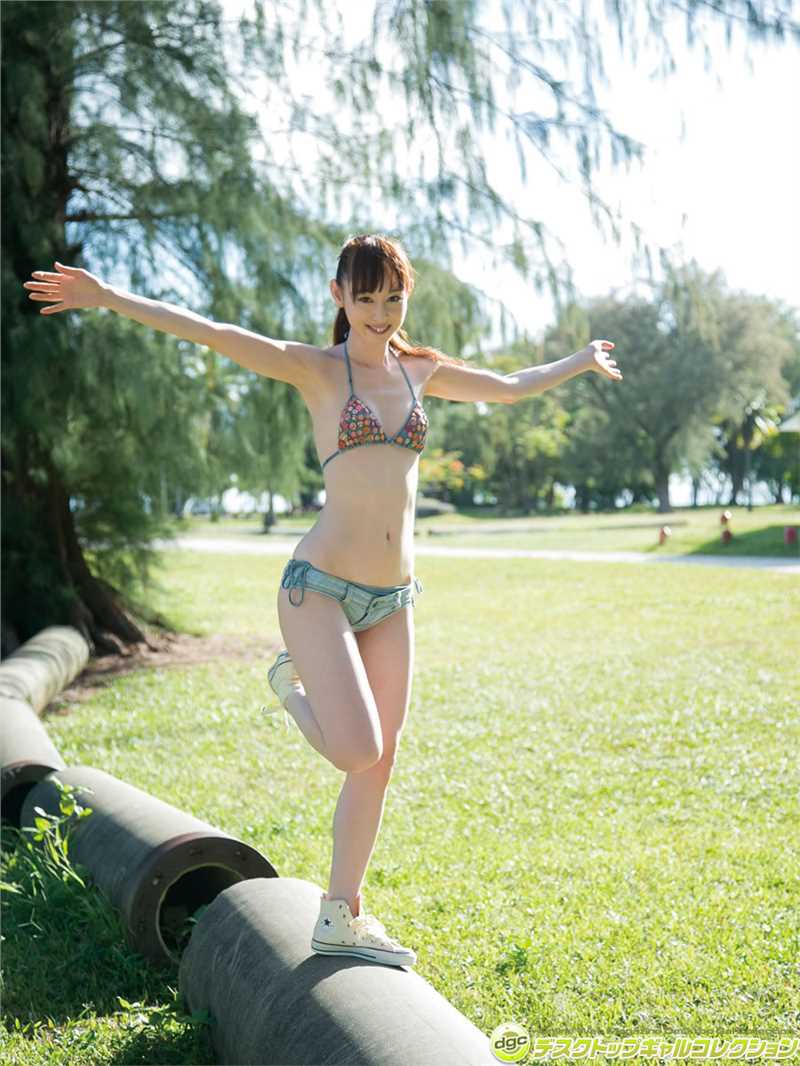 优质清纯大眼少女秋山莉奈比基尼唯美大片相册