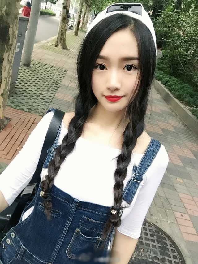 最全身材的波涛美少女户外清纯相册