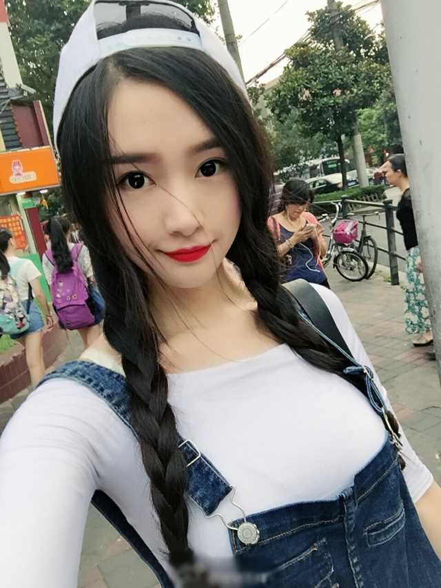 最全身材的波涛美少女户外清纯相册