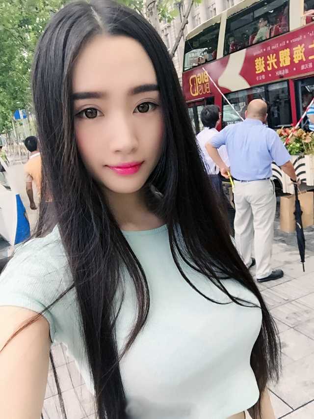 最全身材的波涛美少女户外清纯相册