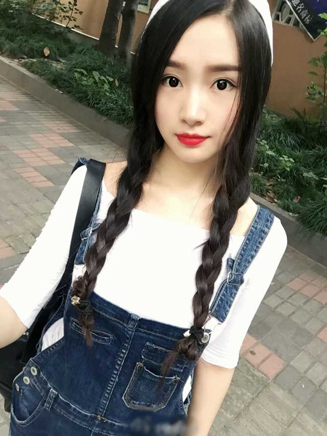 最全身材的波涛美少女户外清纯相册