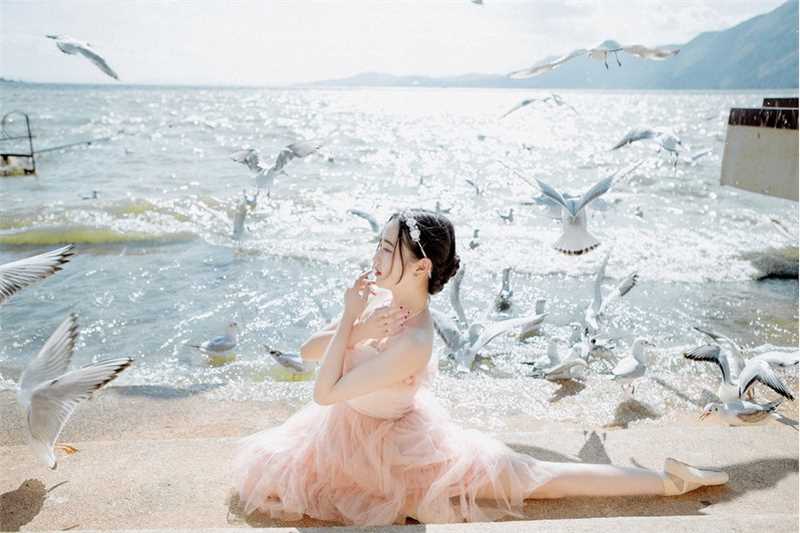 最新清纯干净的芭蕾舞少女清新脱俗照壁纸