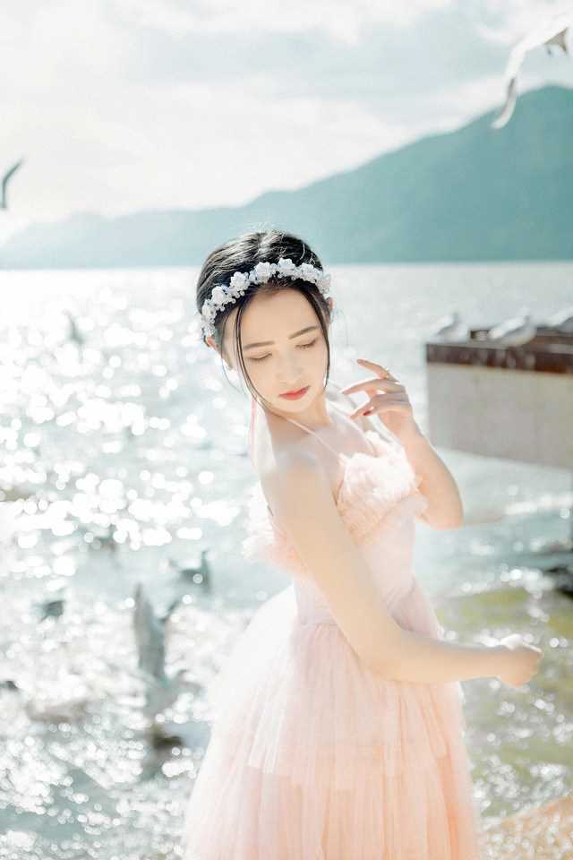 最新清纯干净的芭蕾舞少女清新脱俗照壁纸