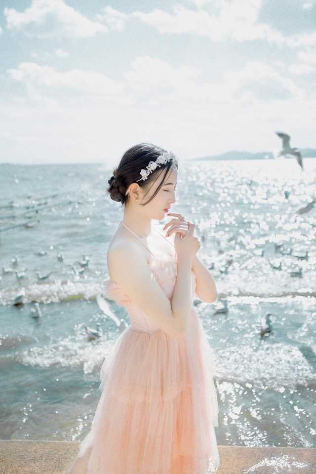 最新清纯干净的芭蕾舞少女清新脱俗照壁纸