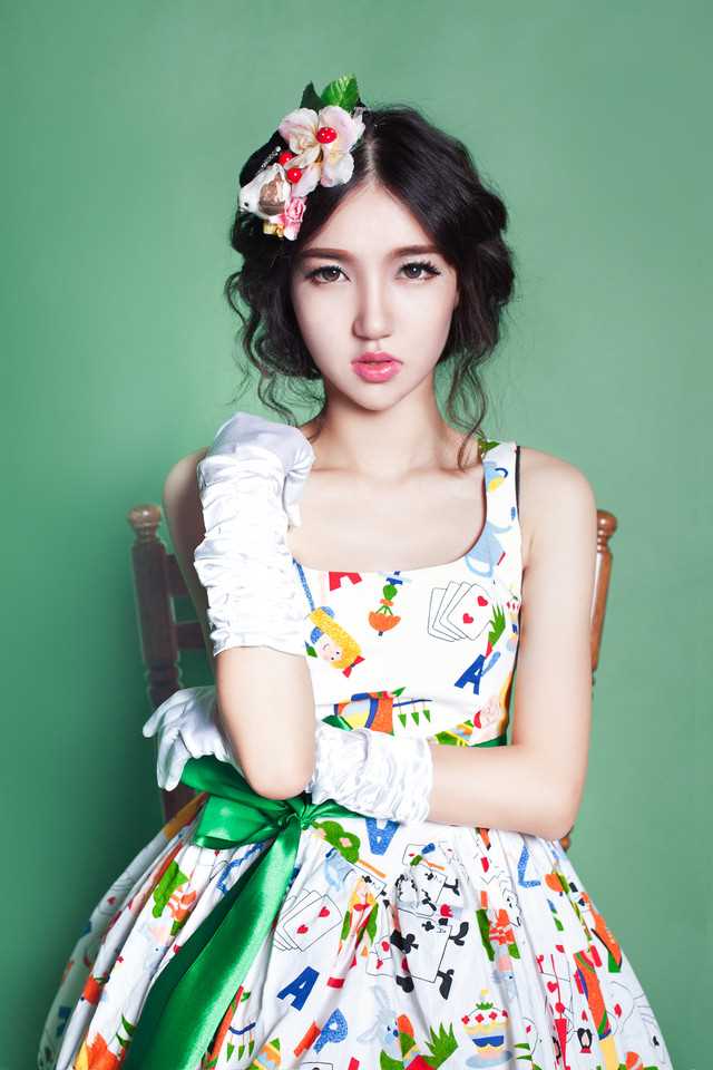 高清清纯可爱丰唇美女摄影高清图片图集