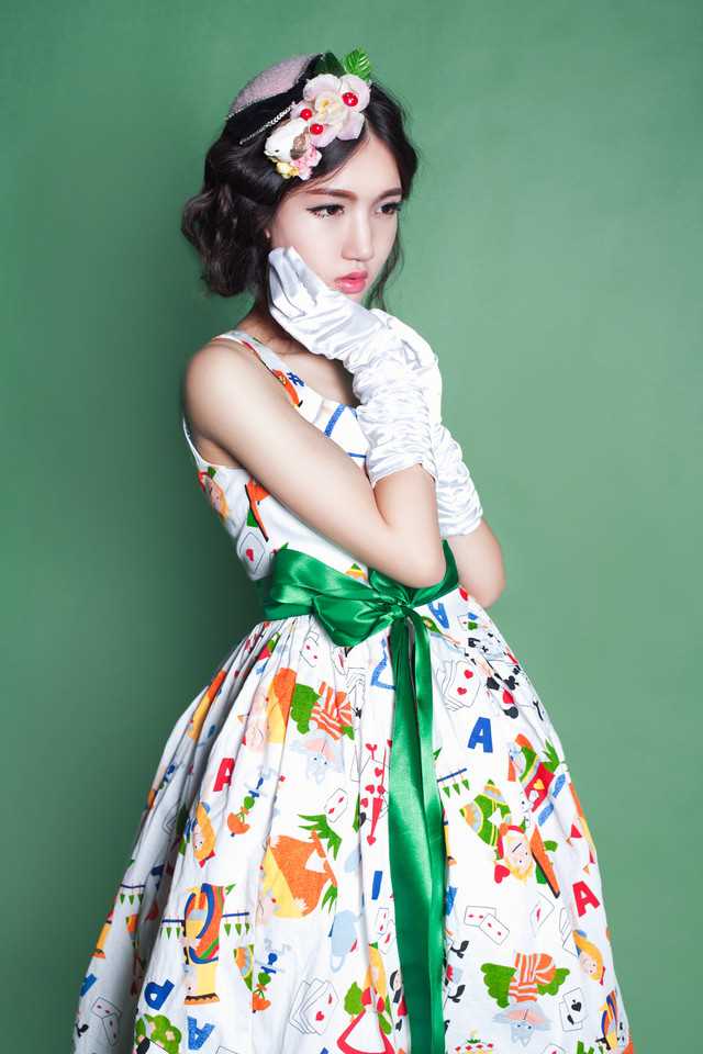 高清清纯可爱丰唇美女摄影高清图片图集