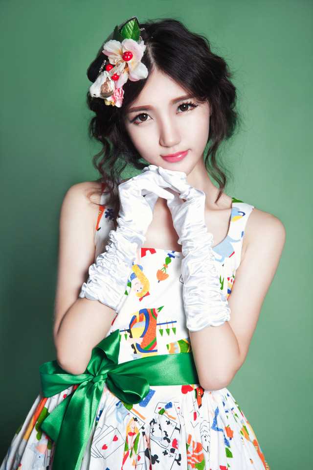 高清清纯可爱丰唇美女摄影高清图片图集