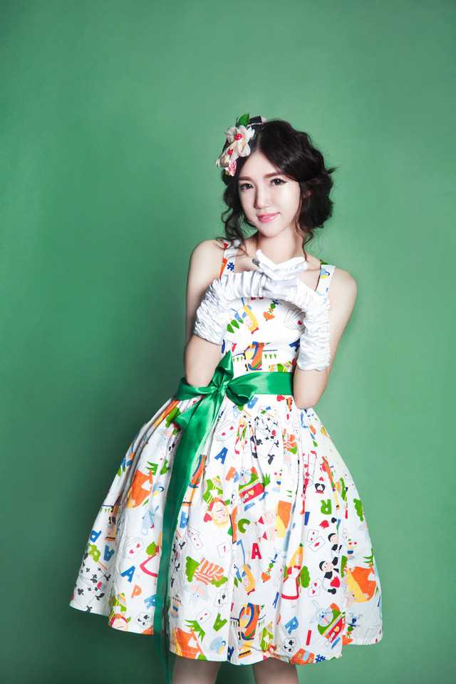 高清清纯可爱丰唇美女摄影高清图片图集