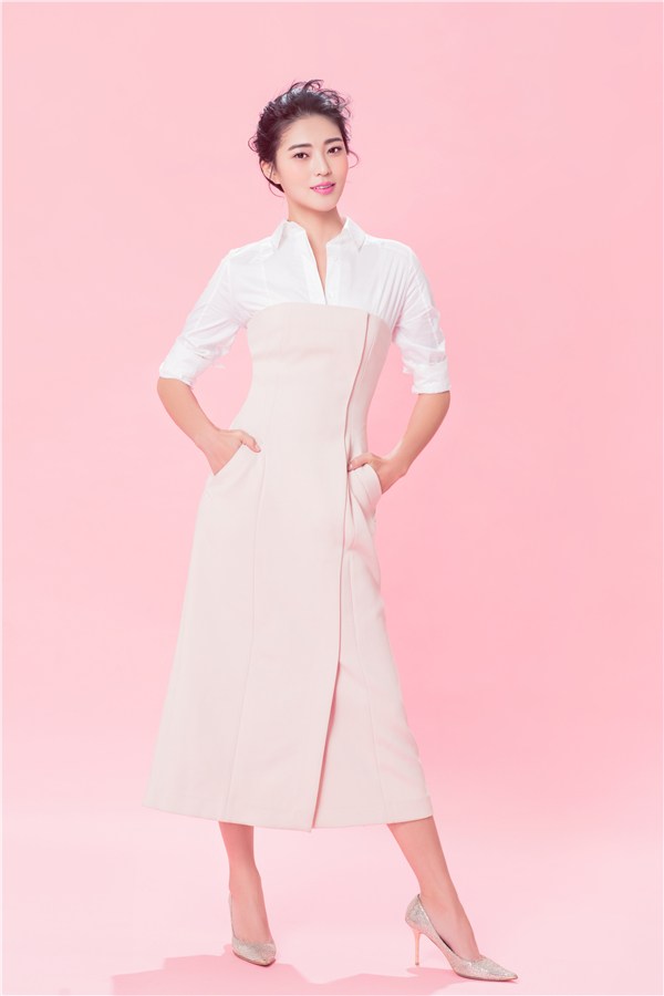 优质王妍之清纯时尚大片秀迷人长腿图片