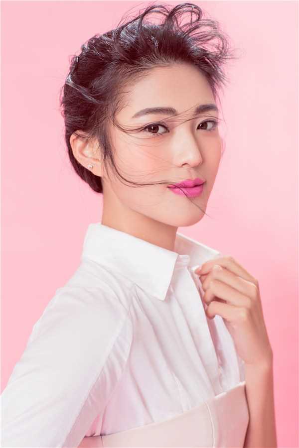 优质王妍之清纯时尚大片秀迷人长腿图片