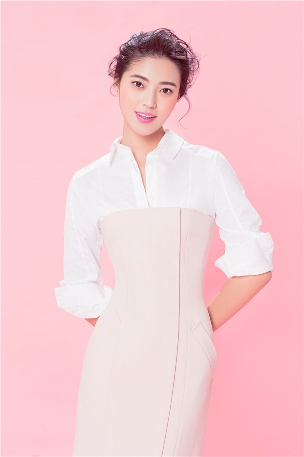 优质王妍之清纯时尚大片秀迷人长腿图片