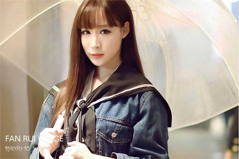 精选清纯美女校花街头撑伞美照图册