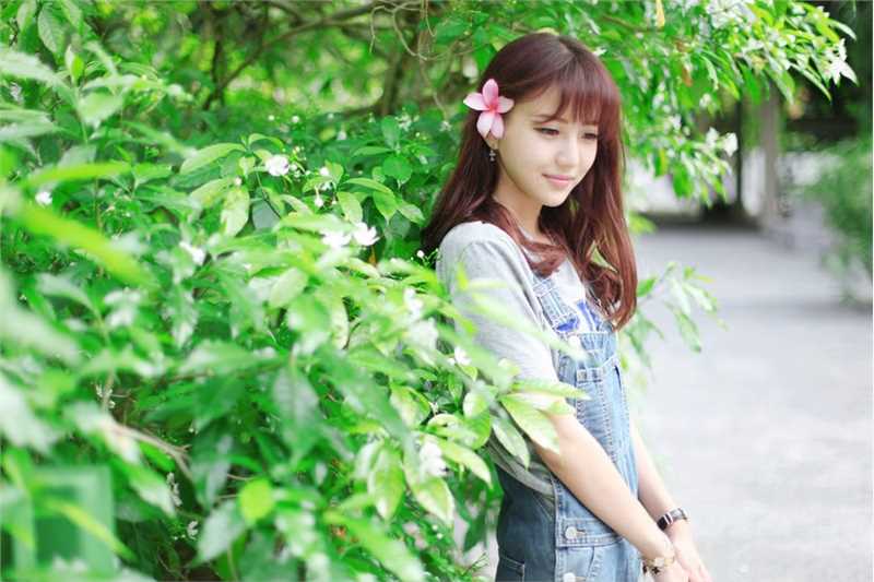 精选牛仔背带裤女孩户外清纯唯美图片图册