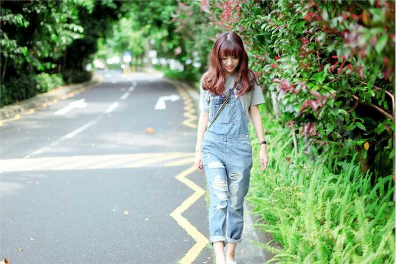 精选牛仔背带裤女孩户外清纯唯美图片图册