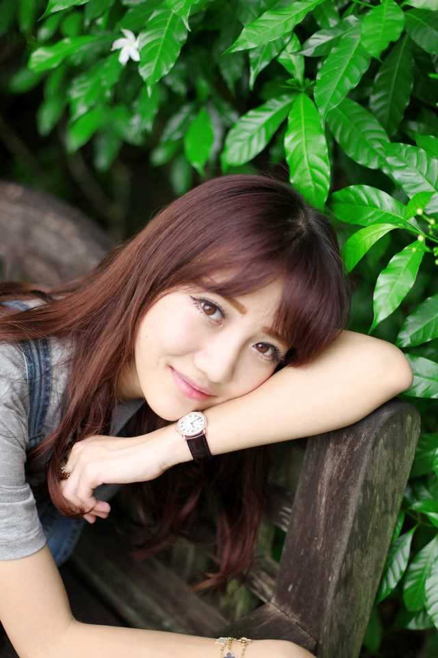 精选牛仔背带裤女孩户外清纯唯美图片图册