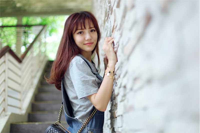 精选牛仔背带裤女孩户外清纯唯美图片图册