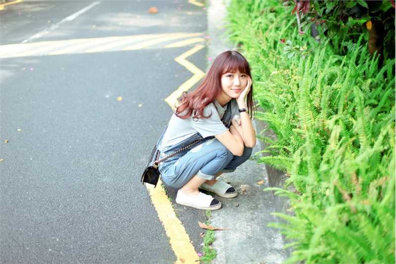 精选牛仔背带裤女孩户外清纯唯美图片图册