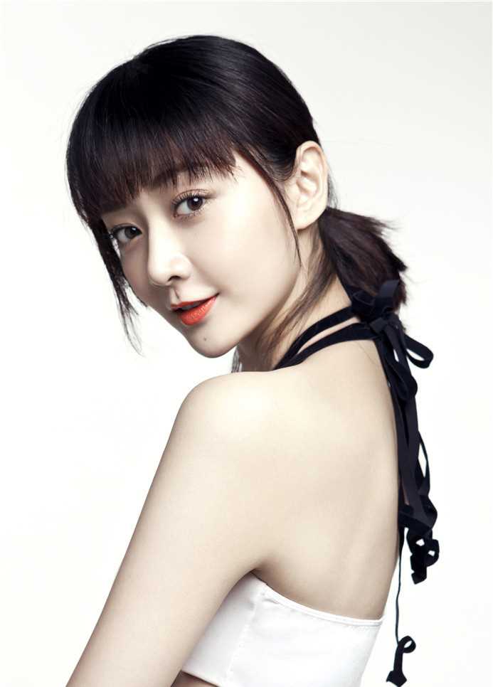 特别专辑性感吊带装潘之琳的清纯妩媚图片