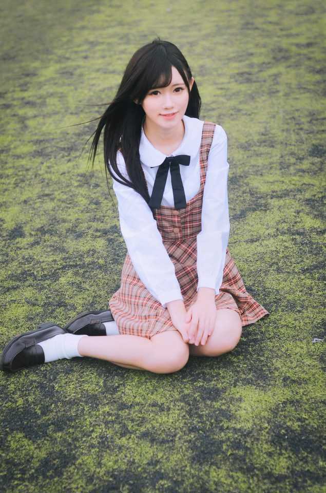 精选校园里清纯甜美的女学生欣赏图册