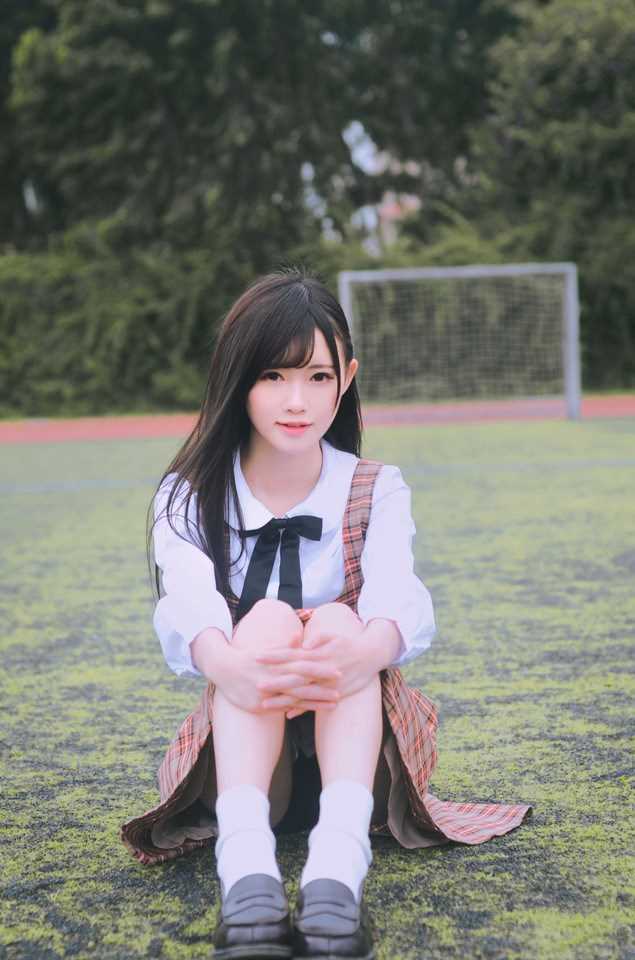 精选校园里清纯甜美的女学生欣赏图册