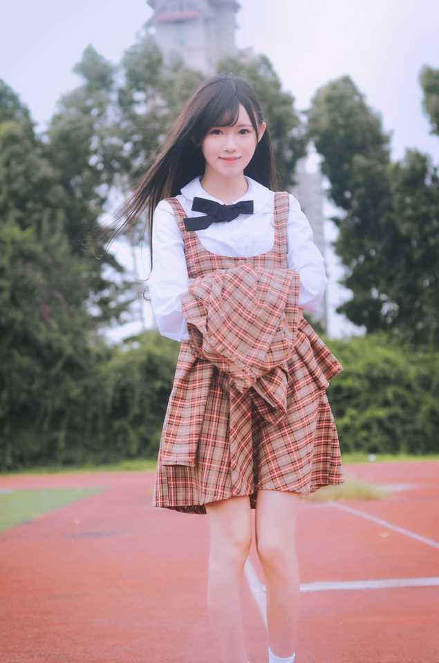 精选校园里清纯甜美的女学生欣赏图册