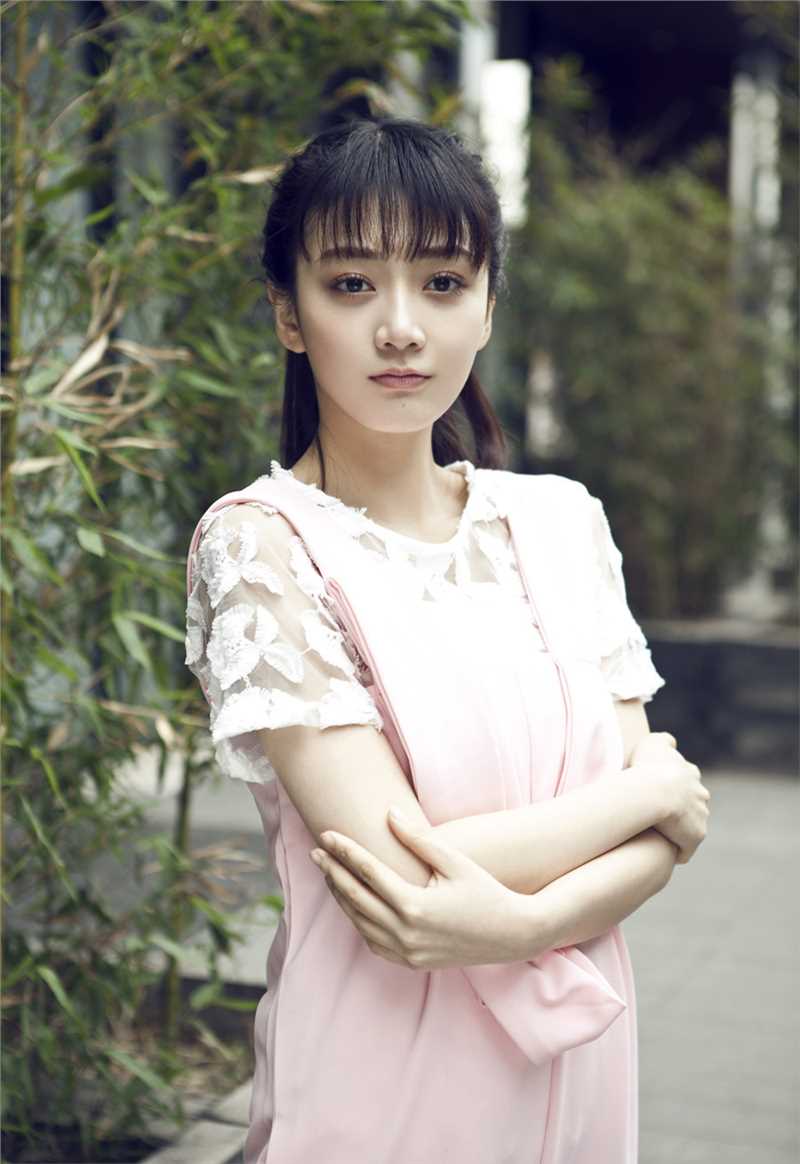 清纯可爱女生潘之琳最新街拍大片