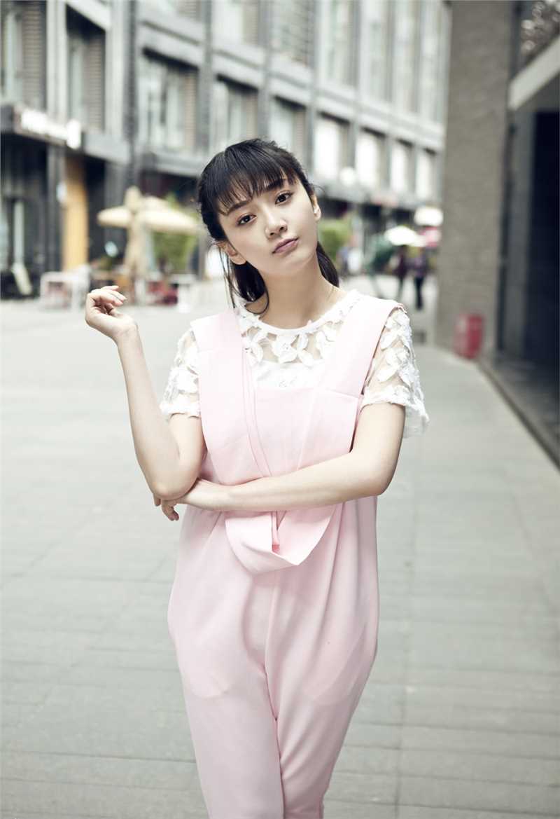 清纯可爱女生潘之琳最新街拍大片