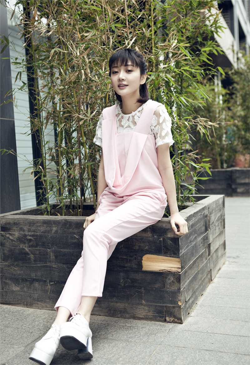 清纯可爱女生潘之琳最新街拍大片