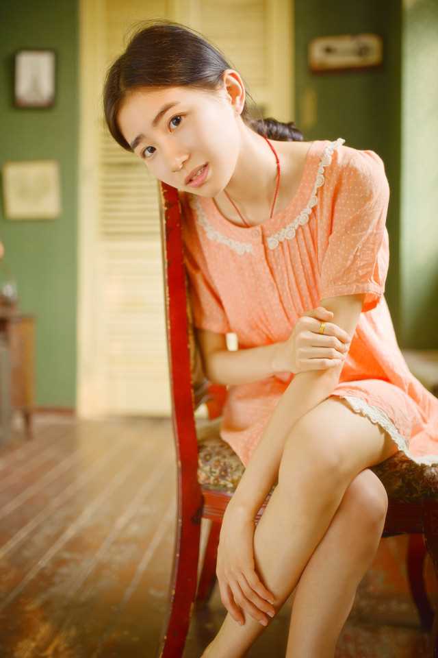 最全90后清纯美女居家照片相册