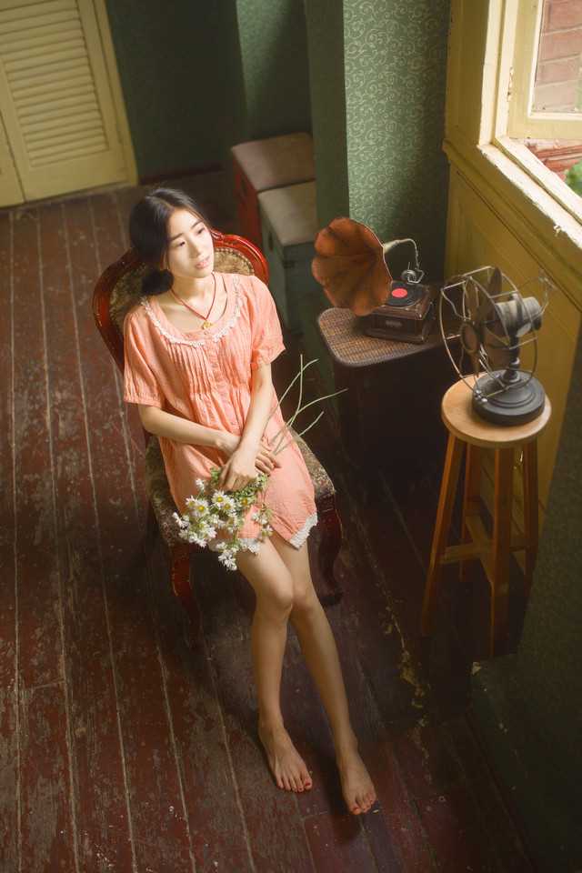 最全90后清纯美女居家照片相册